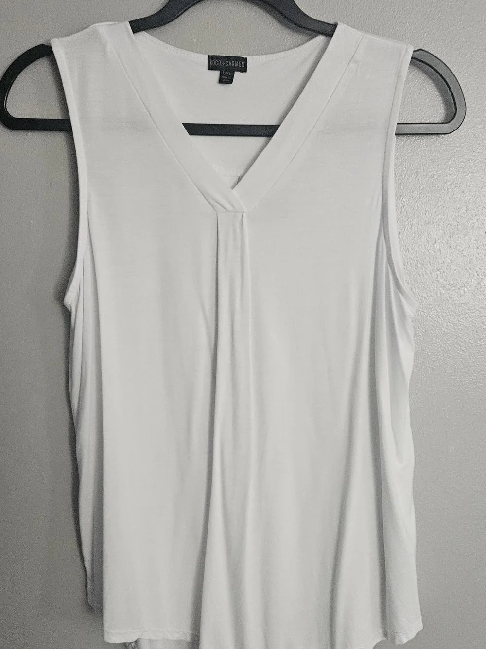 Coco + Carmen White V-Neck Sleeveless Tank ZZZ